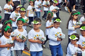 SSDesfile5-300x199 Milhares de pessoas prestigiam desfile cívico militar em São Sebastião