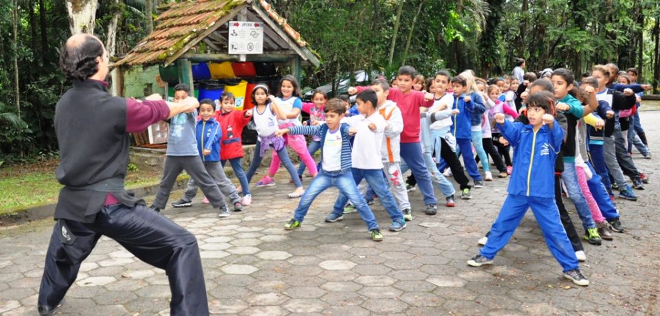 Alunos comemoram o Dia Nacional da Mata Atlântica em Caraguatatuba