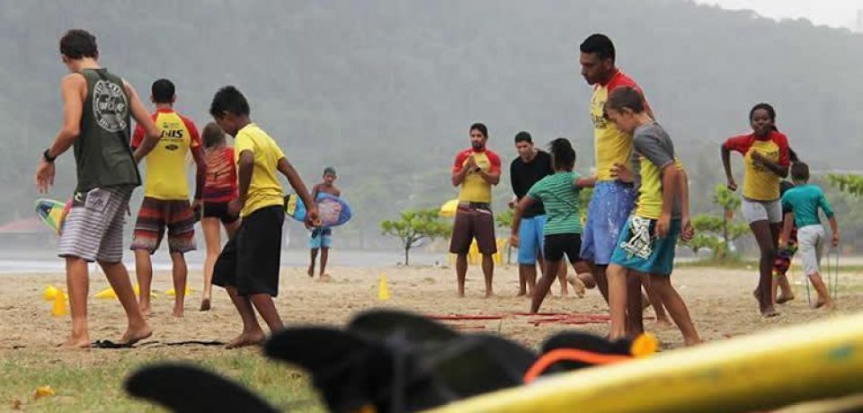 Projeto leva surf para rede municipal de ensino de Ubatuba