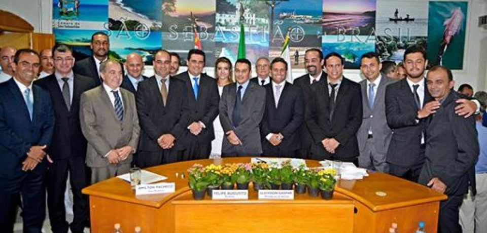 Emoção marca posse de Felipe Augusto como prefeito de São Sebastião