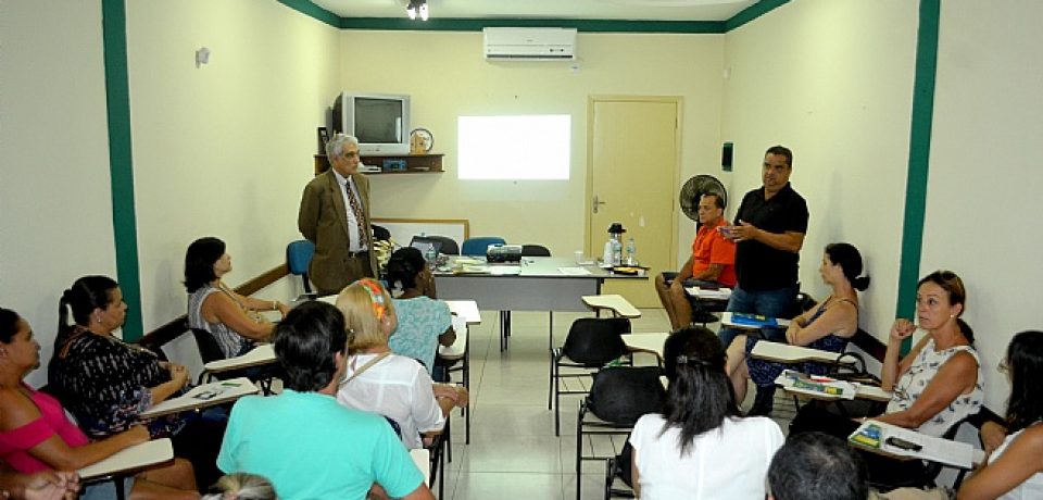 Comerciantes recebem instruções para realizar vendas com o “Cartão Educação”