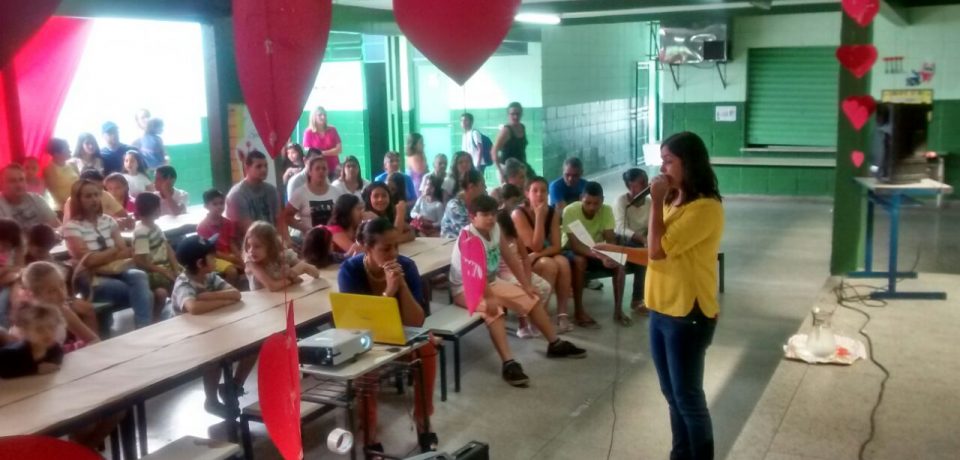 EMEI Machado Rosa promove festa interativa para comemorar Dia das Mães