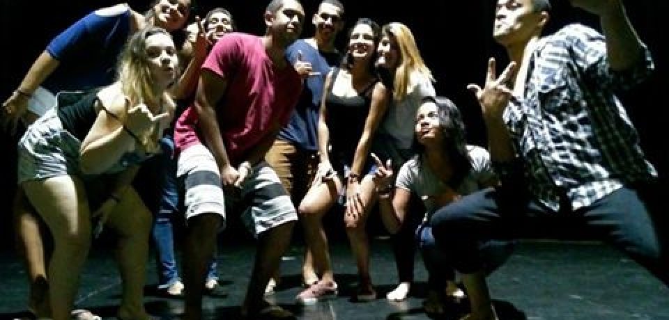 Grupo de teatro Entrumados apresenta Talk2