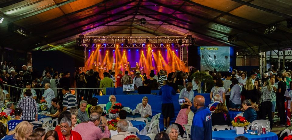 Baile de Boas Vindas agita a Rua da Praia e encanta atletas do JORI
