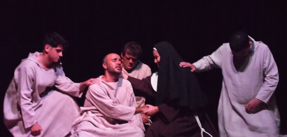 Musical sobre São Francisco e Santa Clara lota o Teatro Municipal