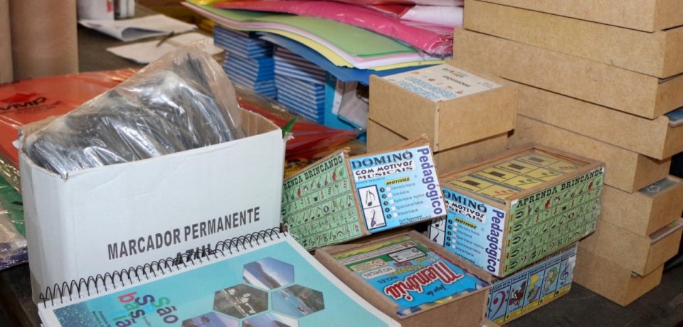 Prefeitura de São Sebastião distribui material de apoio nas escolas