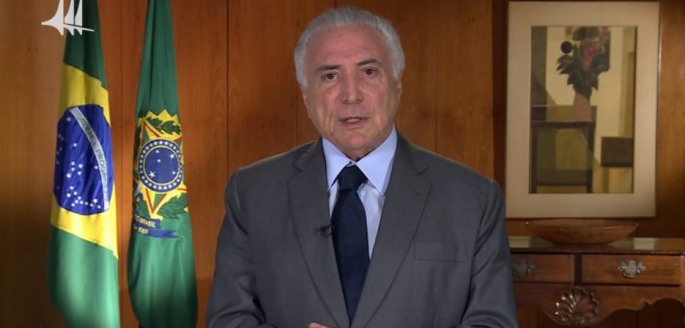 Michel Temer entrega títulos fundiários em Caraguatatuba