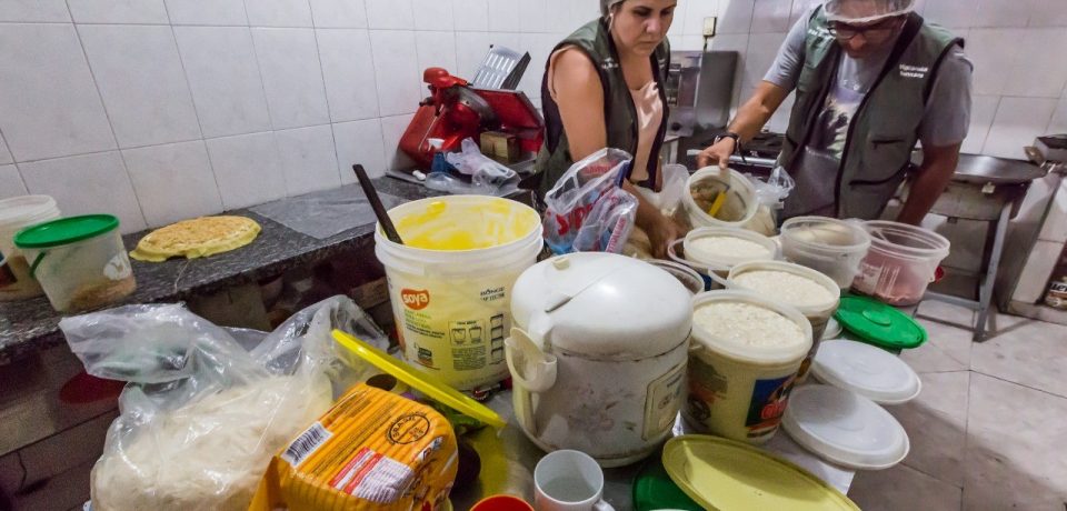 Vigilância sanitária vistoria comércio em São Sebastião