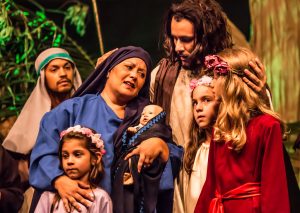 SSPaixMerolaBia-300x213 Teatro evangelizador da Paróquia de São Sebastião, emociona com Paixão e Ressurreição de Cristo