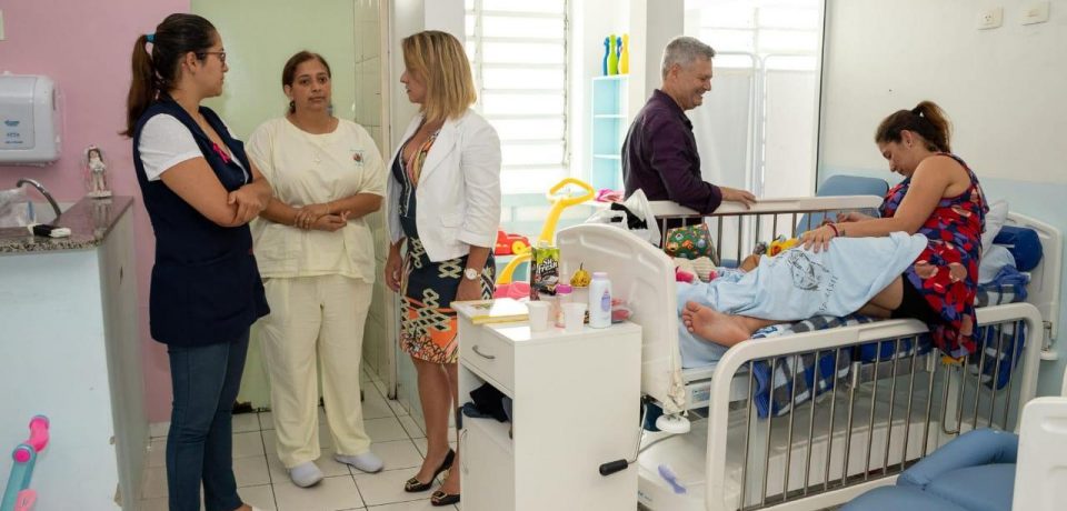 Fundo Social distribui brinquedos no Hospital de Clínicas de São Sebastião