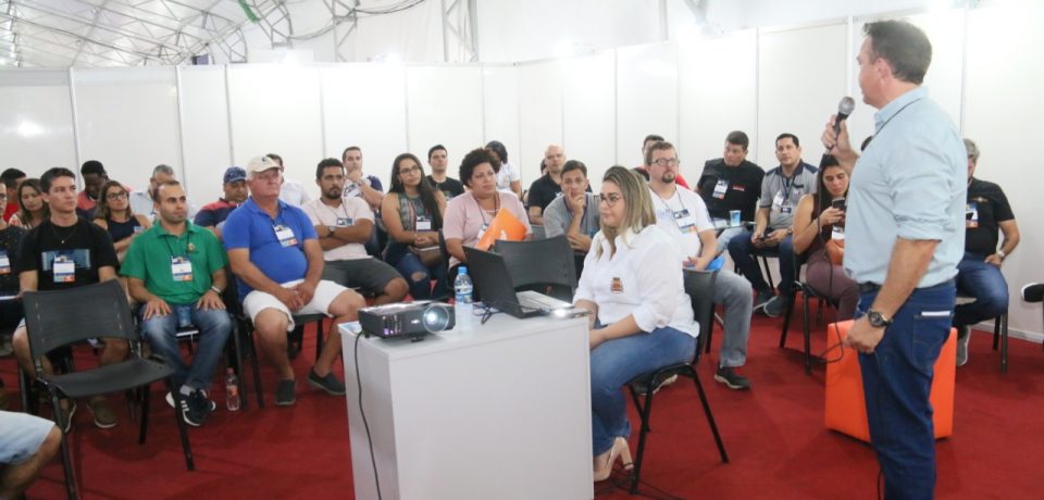 Palestra do Empreenda Caraguatatuba aborda fornecimento de serviços e produtos à Prefeitura Municipal