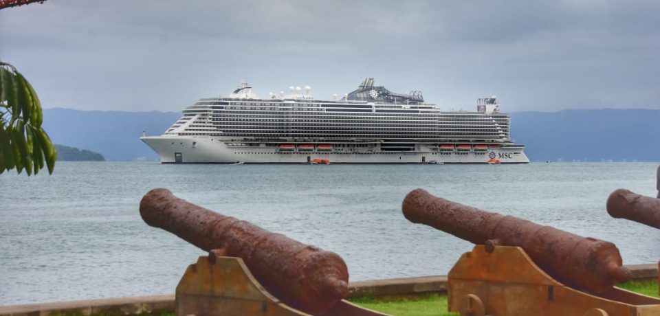 Ilhabela recebe cruzeiro MSC Seaview com mais de 5 mil passageiros