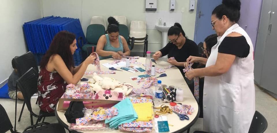 Gestantes tem cursos gratuitos de artesanato nos bairros Topolândia e Boiçucanga